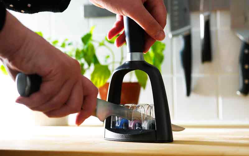 چگونه چاقو را در خانه تیز کنیم؟ 